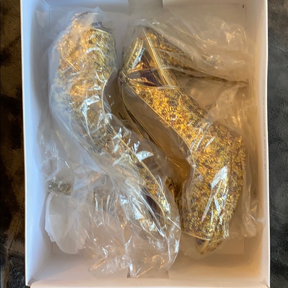 Holiday Kicks - Picture 7 of 7